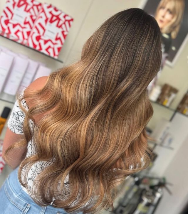 Dreaming of the perfect summer hair? This sun-kissed balayage is it… golden, glossy and heatwave ready ☀️🔥💛Hair by Caitlin at Rush Cambridge