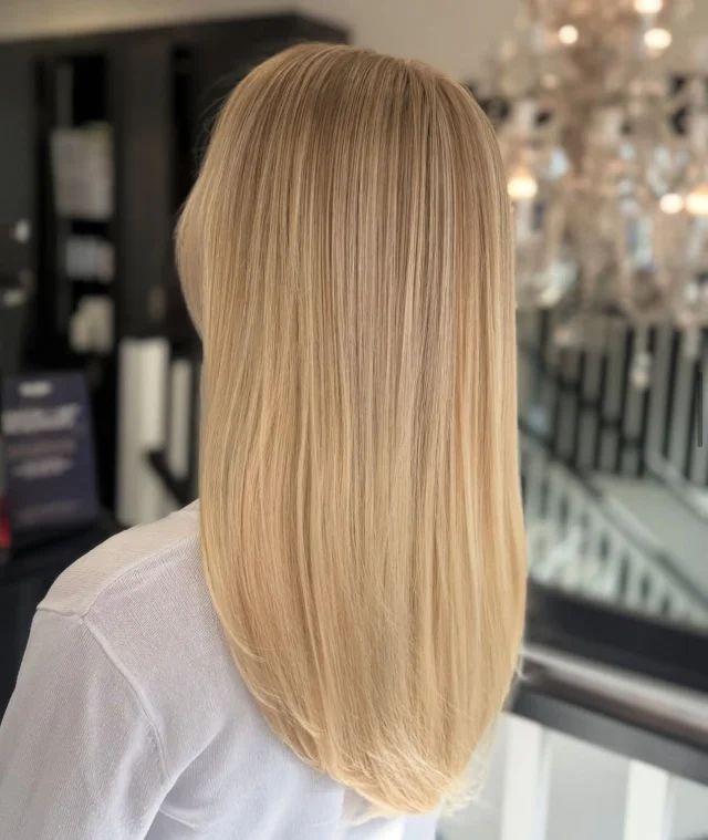 Buttermilk Blonde 🥞

Hair by Ellie at Rush Kensington